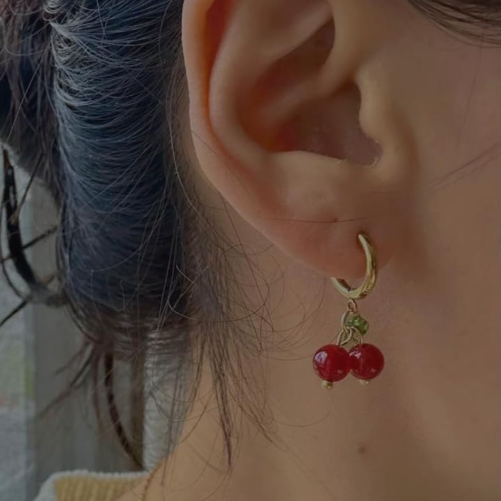 Mädelswelt | Handgemachte Ohrring/Creolen Kirschen | Stilvoller Edelstahl hängend Achat Stein Steinanhänger | Handmade Ohrring für Damen/Mädchen… (Gold/Rot)