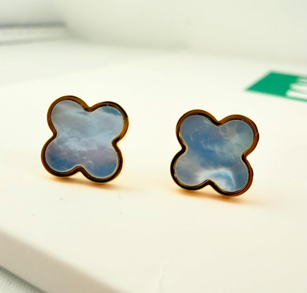 blau-Perlmutt-Kleeblatt-Ohrstecker für Damen, 18-Karat vergoldet, wasserfest, aus 316L Edelstahl mit echtem blauen Perlmutt