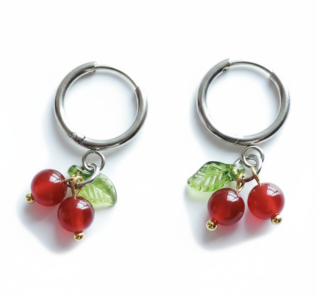 Mädelswelt | Handgemachte Ohrring/Creolen Kirschen | Stilvoller Edelstahl hängend Achat Stein Steinanhänger | Handmade Ohrring für Damen/Mädchen… (Gold/Rot)